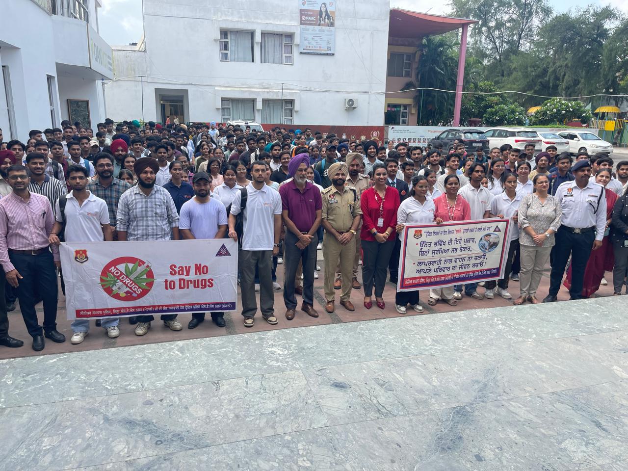 Traffic Police organized a seminar to sensitize school students about not using drugs and following traffic rules.